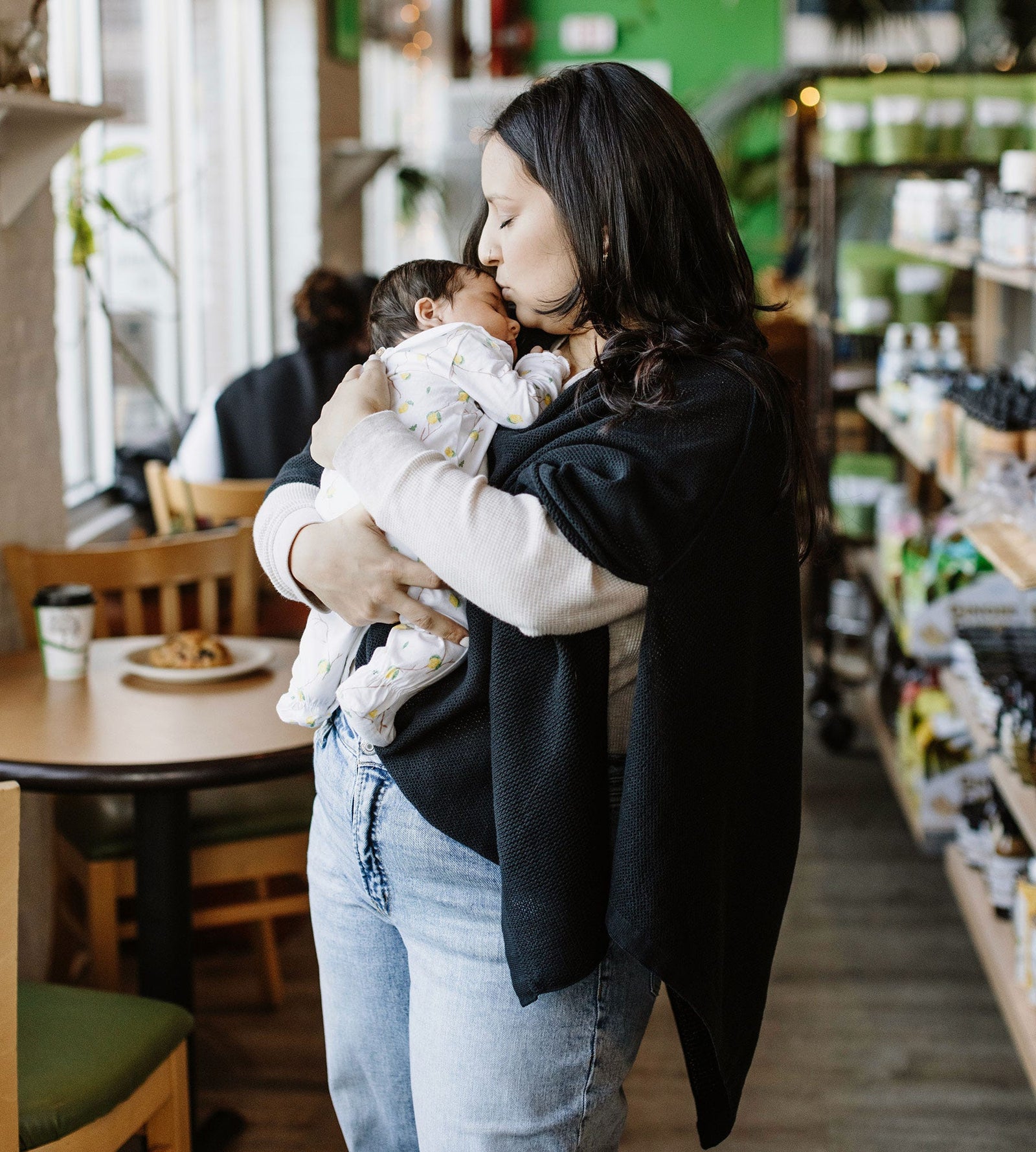 Cozy Canopyâ„¢ Nursing Cover - Black as Wrap